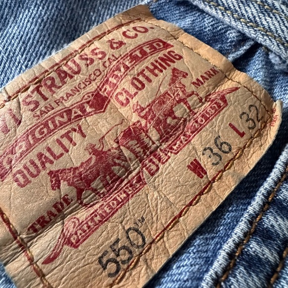 Levi’s 550 Relaxed Fit Men Jeans Size 36X32 - Picture 4 of 5